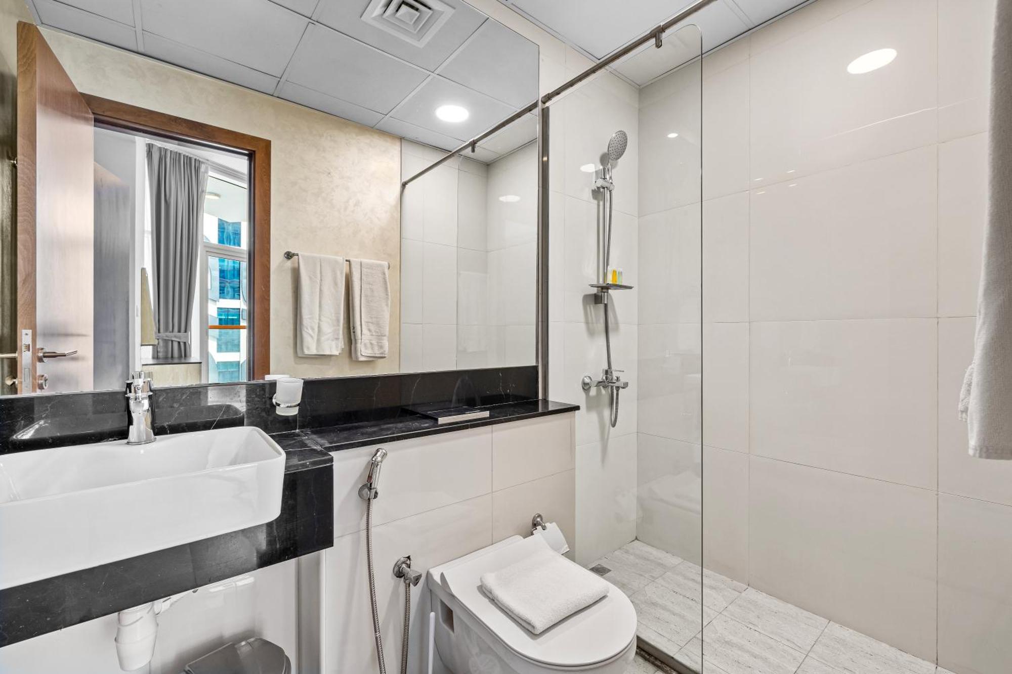 Unlock Waters Edge Apartment Дубай Екстериор снимка